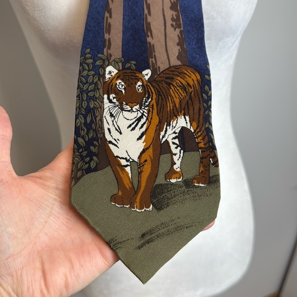WWF World Wildlife Fund Bengal Tigers Neck Tie Navy Blue 100% Silk Vintage 1991 - Picture 2 of 9